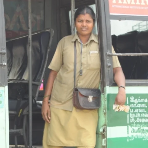 பயணிகள் என் சகோதர, சகோதரிகள்!' - பெண் நடத்துநரின் நம்பிக்கை விசில்