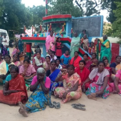 `அப்போ, முதல்வரை கைது செஞ்சிருவீங்களா?' - ஸ்டெர்லைட் விவகாரத்தில் கொதிக்கும் கிராம மக்கள்!