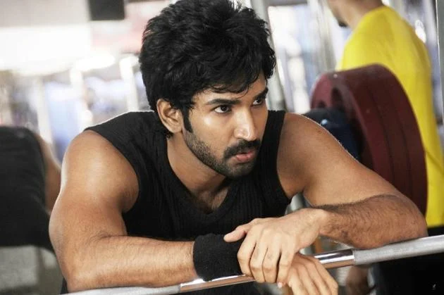 "மணிரத்னத்தின் 'பொன்னியின் செல்வனை' மிஸ் பண்ணிட்டேனே!" - நடிகர் ஆதி