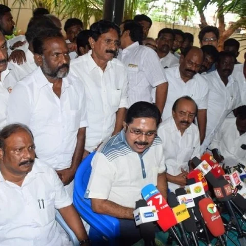 'ஆளுநர் மாளிகைக்கு நாங்களும் போவோம் !' - வரிந்து கட்டும் தினகரன் ஆதரவாளர்கள்