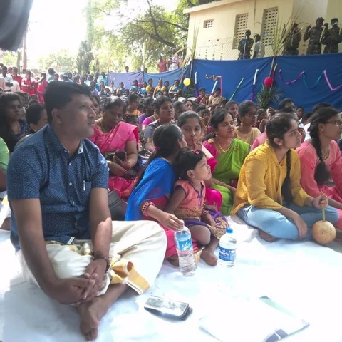 பரதம், கரகாட்டம், பட்டிமன்றம்! - மலைவாழ் மக்களுடன் பொங்கல் கொண்டாடிய விருதுநகர் ஆட்சியர்