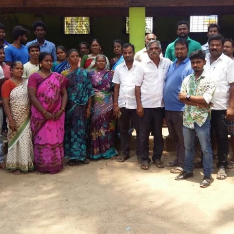 'கிராம சபை கூட்டத்தில் பங்கேற்க வேண்டிய அவசியமில்லை'- அதிர்ந்த பெண் அதிகாரி; கொந்தளித்த பெண்கள்!
