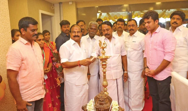 கூட்டணியும் 'பின்னணி'யும்: 7 நிமிட வாசிப்பில் ஜூ.வி.யின் 10 தெறிப்புகள்!