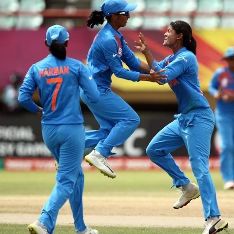 `ஹாட்ரிக் வெற்றியுடன் அரையிறுதியில் இந்தியா’- உலகக்கோப்பை தாகத்தை தீர்க்குமா மகளிர் அணி