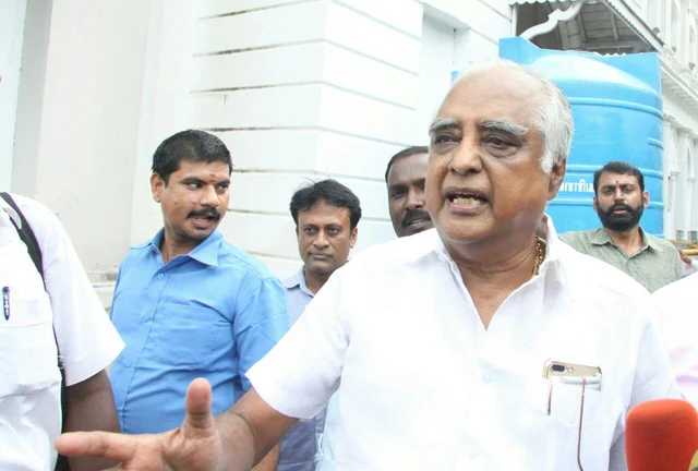 ``இப்போ ஒண்ணு, அப்புறம் நாலு!" - ஐ.பி.எல் `குஷி'யில் தியேட்டர் உரிமையாளர்கள்