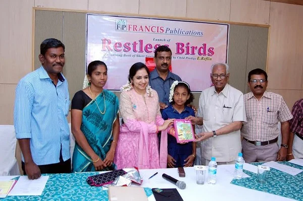 சிறுகதை தொகுப்பை ஆங்கிலத்தில் வெளியிட்டு 5ஆம் வகுப்பு மாணவி சாதனை!