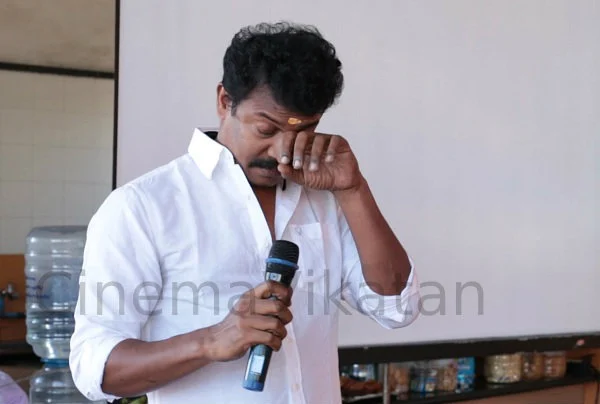 ”என் தாய் இன்றைக்கும் விறகு சுமக்கிறார்” கண்கலங்கிய சமுத்திரகனி!