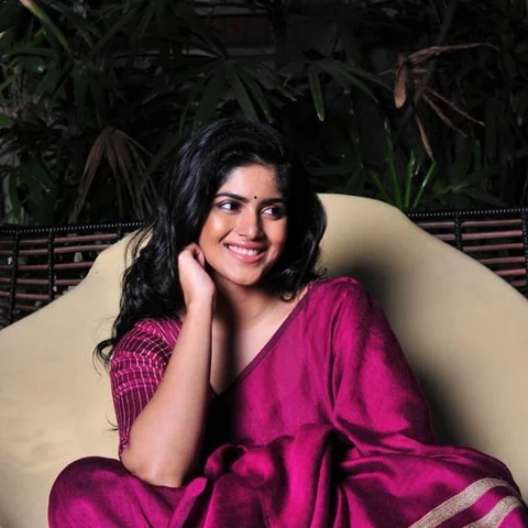 ஒவ்வொரு முறையும் ஏமாந்து போறேன்! - `எனை நோக்கிப் பாயும் தோட்டா’ ரிலீஸ் குறித்து மேகா ஆகாஷ்