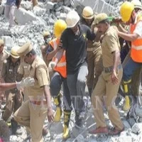 கட்டட விபத்தில் மேலும் 4 பேர் உயிருடன் மீட்பு: பலி எண்ணிக்கை 30 ஆனது!
