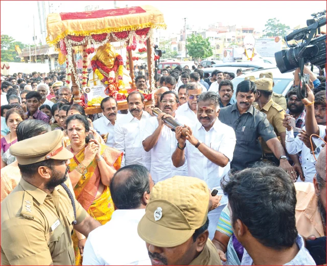 அம்பலமும் ஆழமும்: 4 நிமிட வாசிப்பில் ஜூ.வி-யின் 8 விஷயங்கள்!