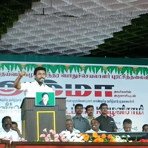 `ராமதாஸ் பற்றிப் பேச வைகோவுக்கு என்ன தகுதி இருக்கிறது?’ - தேனி கூட்டத்தில் ஓ.பி.எஸ் மகன் காட்டம்