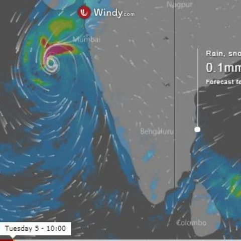 மகாராஷ்டிராவை நோக்கி ஒகி புயல்: மும்பை பள்ளி, கல்லூரிகளுக்கு விடுமுறை