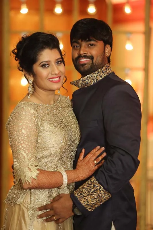 ஹேய்... விஜய் டி.வி. பிரியங்காவுக்கு கல்யாணம் ஆகிடுச்சுப்பா... அதுவும் காதல் கல்யாணம்!
