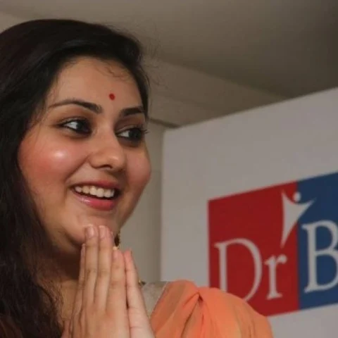 ''நமிதா டாய்லெட் க்ளீன் பண்றத பார்த்து கண்கலங்கிட்டேன்'' - உருகும் கலா மாஸ்டர்! #BiggBoss