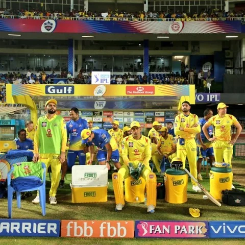 `உங்க கவனத்துக்கு கோச்!' - மும்பை ரசிகரின் `பலே' ப்ளானும் சி.எஸ்.கேவின் ரியாக்ஷனும் #MIvCSK #IPL2019Final