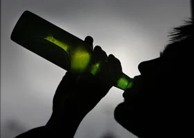 குளிர்பானம் கலந்து மது அருந்திய 2 விவசாயிகள் சாவு!