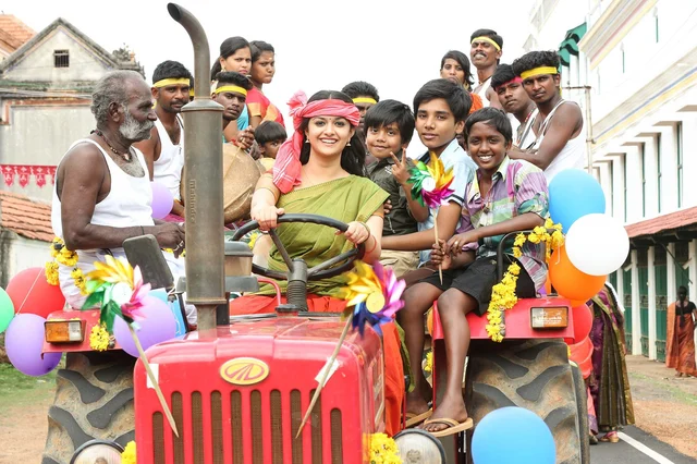 வெர்ஷன் 2.0 மிரட்டுகிறதா... விரட்டுகிறதா?! - சண்டக்கோழி 2 விமர்சனம்