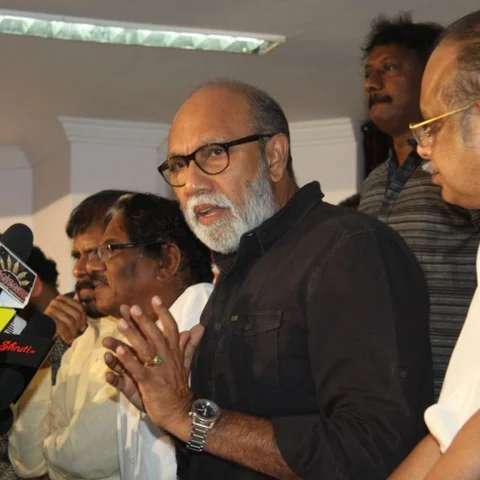 'எந்த ரெய்டுக்கும் அஞ்ச மாட்டேன்'- தமிழிசைக்கு சவால்விடும் சத்யராஜ்