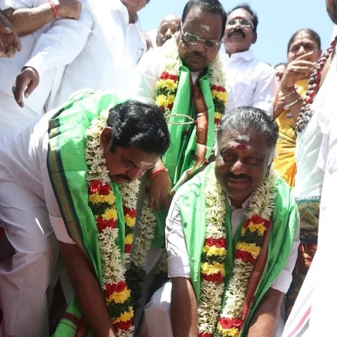 எம்.ஜி.ஆர் நினைவு வளைவு - முதல்வர், துணை முதல்வர் அடிக்கல் நாட்டினர்