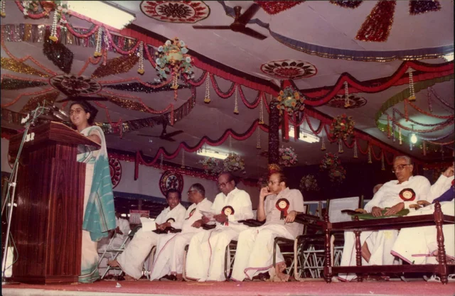தமிழ்நாட்டில் ஒரு தொகுதியில் 1,033 பேர் போட்டியிட்ட கதை தெரியுமா? ஹலோ... ப்ளூடிக் நண்பா!