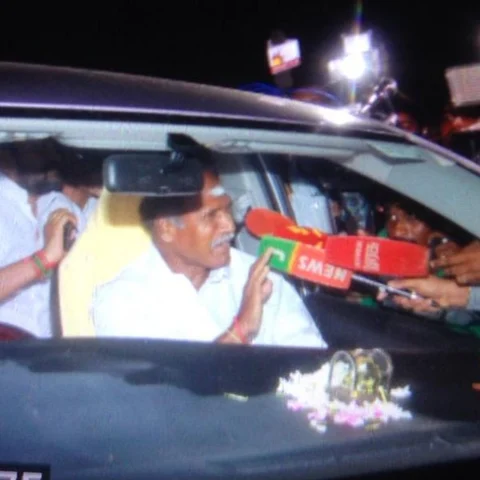 ‘எடப்பாடி பழனிச்சாமி வீட்டில் இரவில் நடந்த சந்திப்பு!’ - கூட்டணி பேச்சு வார்த்தையா?