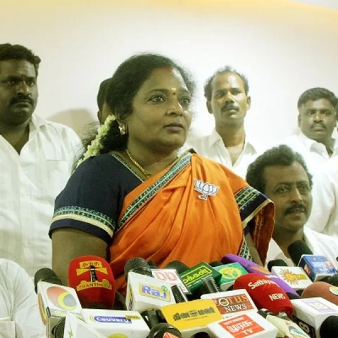 `அ.தி.மு.க கொண்டுவந்த சட்டத்தின்படியே துணைவேந்தர் நியமனம் நடந்தது!’ - தமிழிசை விளக்கம் #AnnaUniversity