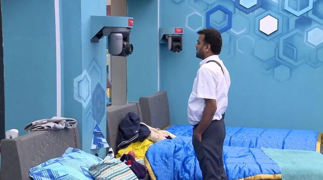 "ப்ளீஸ் ஷாரிக் புரிஞ்சுக்கோ..!" பெஸ்ட் ஃப்ரெண்டுக்காக கலங்கிய ஐஸ்வர்யா #BiggBossTamil2