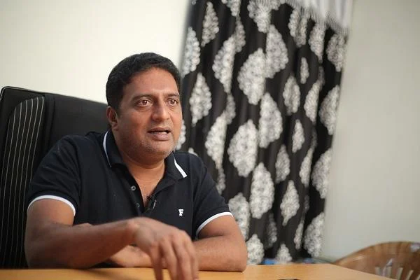 ‘மக்களுக்கான அரசு வேண்டும்’ - அரசியலில் கால் பதித்த பிரகாஷ் ராஜ்