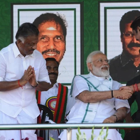 `நிச்சயமாக மோடிதான் மீண்டும் பிரதமர்!’ - கிளாம்பாக்கம் கூட்டத்தில் ஓ.பி.எஸ், ஈ.பி.எஸ்