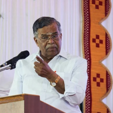 கட்சியில் நடக்கும் தவறுகளை அவர்களே சொல்லிவிடுவார்கள்! அ.தி.மு.க-வை கலாய்க்கும் இல.கணேசன்