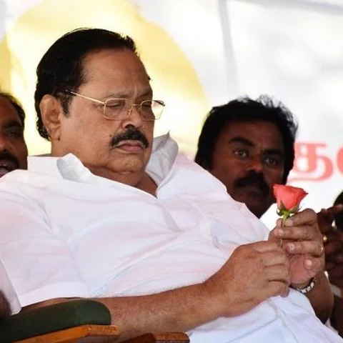 `எங்களுக்கு எழுதிக் கொடுத்தவர்தான் உங்களுக்கும்..!’ - ஓ.பி.எஸ்-ஸைக் கலாய்த்த துரைமுருகன்