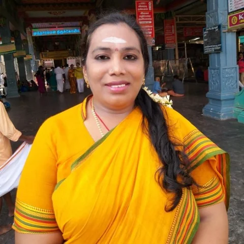 ``அப்போ தொழில் செய்தேன்... இப்போ செய்றவங்களை மீட்கிறேன்!’’ - திருநங்கை அருணா