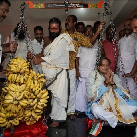 ``தலையில் 6 தையல்கள்” - துலாபாரத்தின் போது சசி தரூருக்கு நேர்ந்த சோகம்!