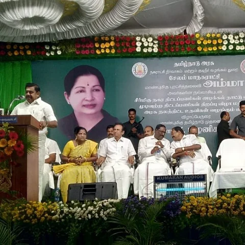 `இவரைப் போல சிறந்த முதல்வரைப் பார்த்ததில்லை' - மாறி மாறிப் புகழ்ந்துகொண்ட எடப்பாடி - வேலுமணி!