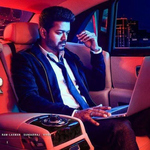 `சட்டத்துக்கு விஜய் பதில் சொல்லியே ஆகணும்!' - `சர்கார்' புகையிலை பேனருக்கு எதிர்ப்பு