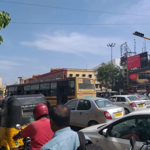`ரூட்டை ஏன் மாத்தினீங்க, நாங்க வேலைக்குப் போக வேண்டாமா?' கண்டக்டரிடம் மல்லுக்கட்டிய பெண் பயணிகள்