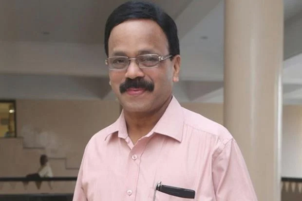 "நடிகர்கள் சம்பளத்தைக் குறைக்க முயற்சிக்காமல், இந்த சாதாரணப் பிரச்னைக்கு போராடுகிறார்கள்!" - சினிமா ஸ்டிரைக் அப்டேட்