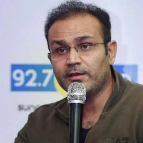 `வீரமரணமடைந்த வீரர்களுடைய குழந்தைகளின் கல்விச் செலவை ஏற்கிறேன்!’ - கிரிக்கெட் வீரர் சேவாக் நெகிழ்ச்சி