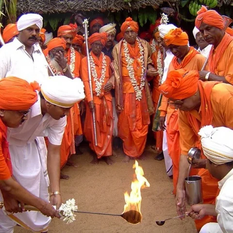 இறந்தவர்களைச் சிரித்த முகத்துடன் அடக்கம் செய்யும் மக்கள்! - புதுக்கோட்டையில் ஓர் அதிசய கிராமம் #MyVikatan