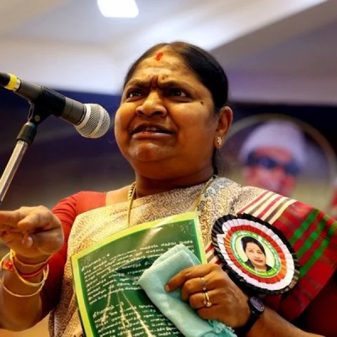 பொதுக்குழுவில் சசிகலா குடும்பத்துக்கு எதிராகச் சீறிய பா.வளர்மதி!