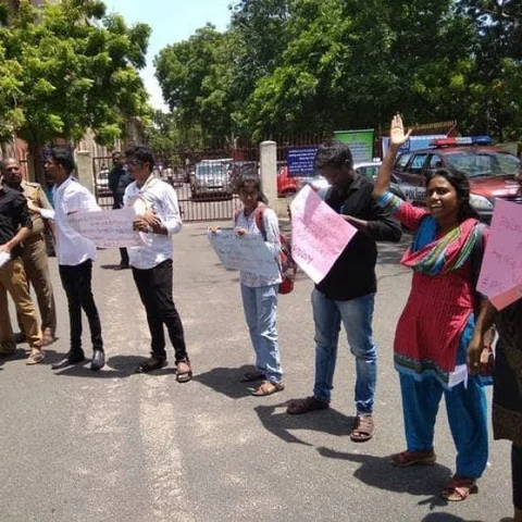 முதலமைச்சர் வருகையின்போது போராடிய 8 மாணவர்கள் கைது!