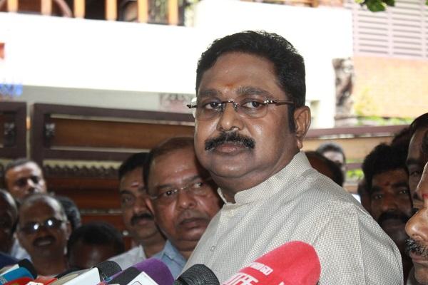 ` ரகசியங்களை மறுக்க மாட்டார் பன்னீர்செல்வம்!' - செய்தியாளர் சந்திப்பில் தகித்த தினகரன்