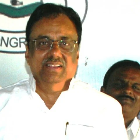 ``நீங்கள் தனிக்கட்சி தொடங்குவது நல்லது!” - தமிழிசைக்கு இளங்கோவன் அட்வைஸ்