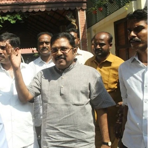 “சர்ஜிக்கல் ஆபரேஷன்!” ரெய்டு பின்னணி சொல்லும் தமிழிசை செளந்தர்ராஜன்