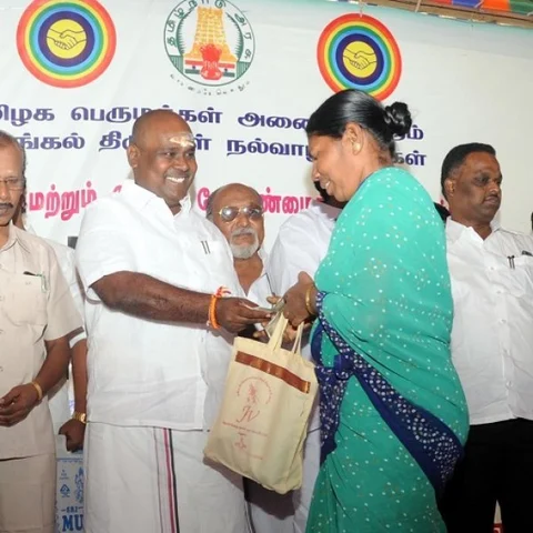 `சத்தமில்லாமல் சரித்திர சாதனை படைத்துவருகிறார் முதல்வர் எடப்பாடி பழனிசாமி!’ - அமைச்சர் உதயகுமார்