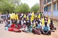 தேவர் ஜெயந்தி கலவரம்: பாதிக்கப்பட்டவர்கள் திடீர் போராட்டம்!