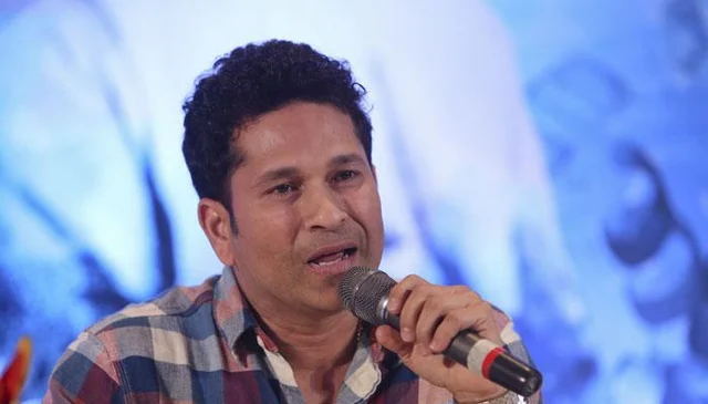 `இனி ஆட்டத்தை அவரே கட்டுப்படுத்துவார்' - தோனி குறித்து சச்சின் புகழாரம்!