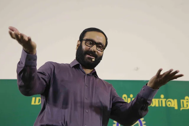 ``ஓவியாவுக்குப் போட்ட ஓட்டு உங்களுக்குப் போட்டிருந்தால் என்ன செய்வீர்கள்?" அன்புமணியிடம் கேட்ட மாணவர்