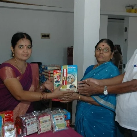 'பத்தாம் வகுப்புகூட தாண்டாத, என் மாத வருமானம் லட்சத்துக்கும் மேல்!' - 'சுயதொழில்' ராஜேஸ்வரியின் கதை #SuccessWoman