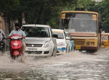 கனமழை எதிரொலி: சென்னையில் போக்குவரத்து நெரிசல்!